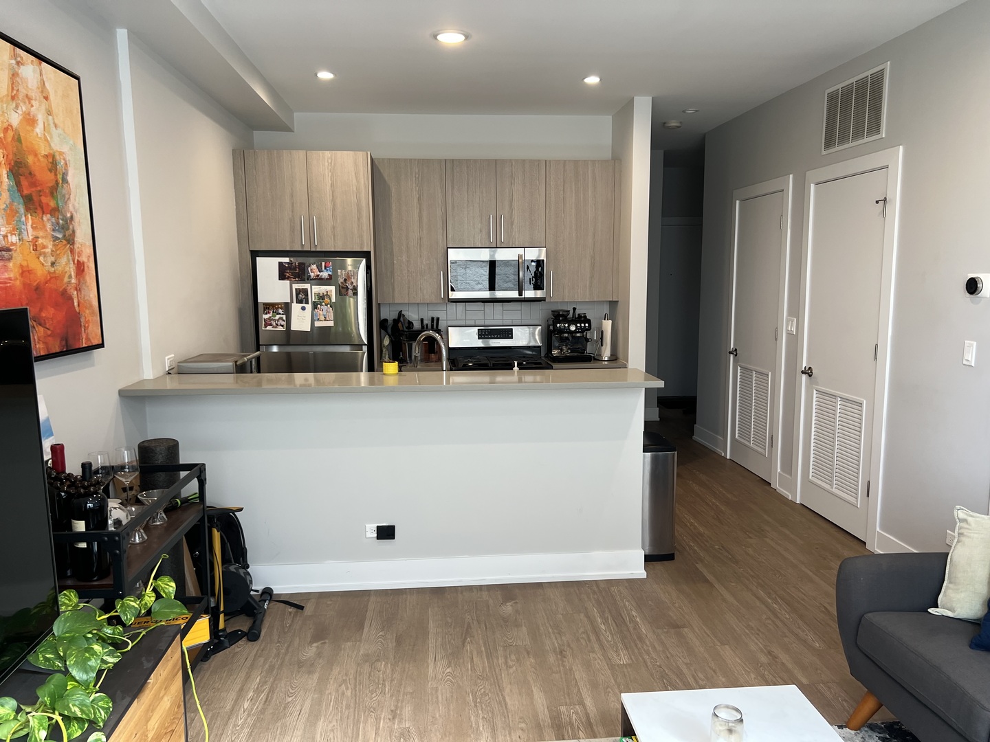 Chicago, Illinois 60647, United States, 2 Bedrooms Bedrooms, ,2 BathroomsBathrooms,Residential,Active,221367