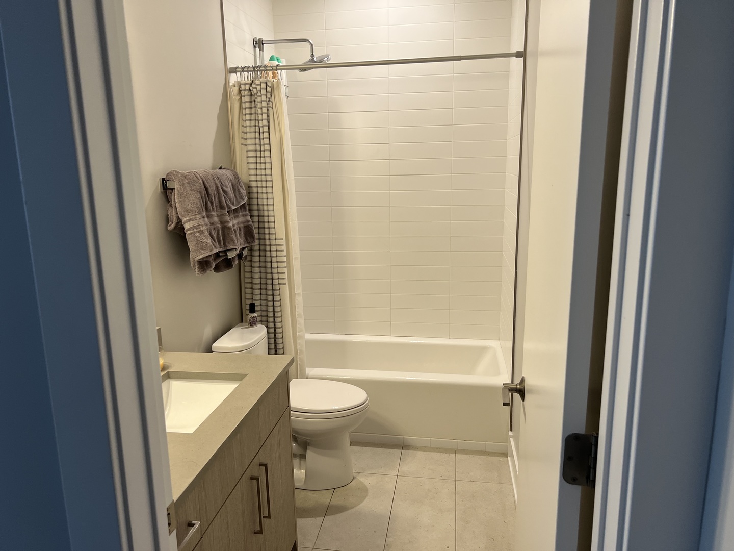 1807 W Division Street 302