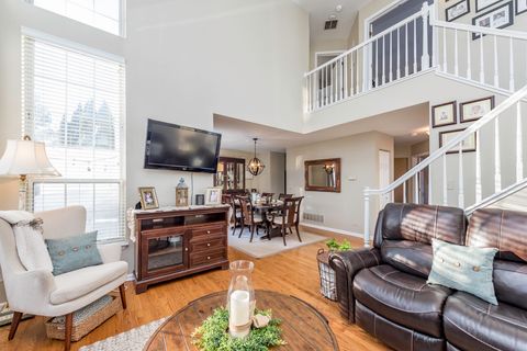 Tiny photo for 110 Lauralton Street, Lake Bluff, IL 60044 (MLS # 12554541)