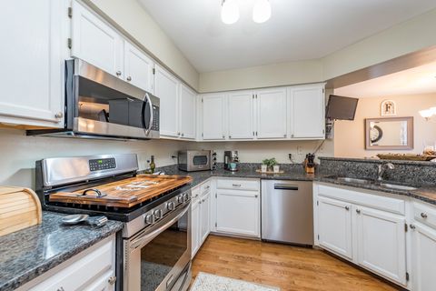 Tiny photo for 110 Lauralton Street, Lake Bluff, IL 60044 (MLS # 12554541)