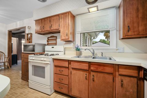 Tiny photo for 528 Ames Street, Libertyville, IL 60048 (MLS # 12688335)