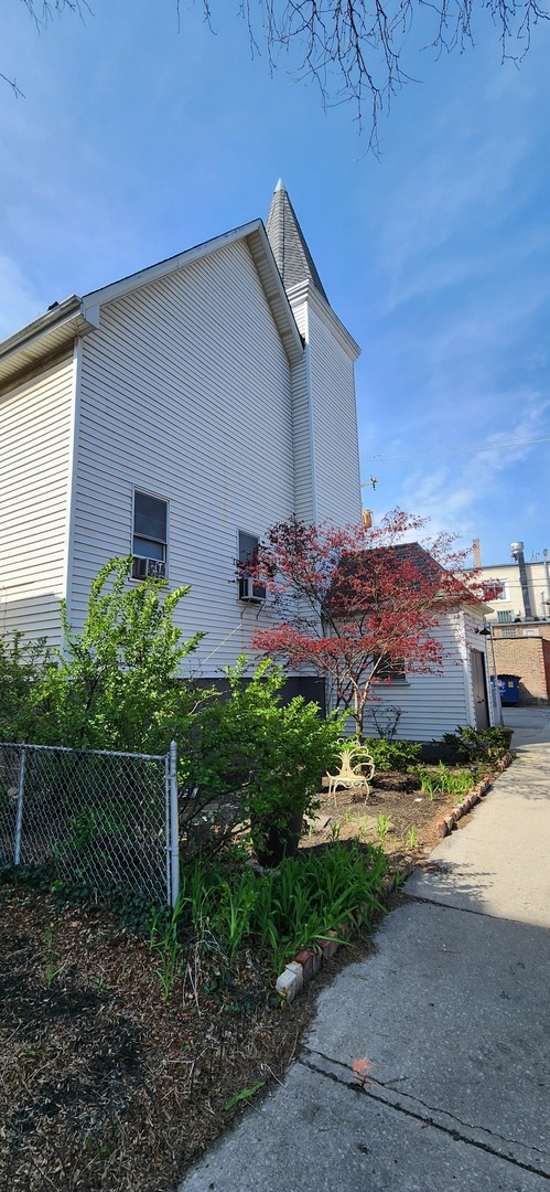 1527 W Edgewater Avenue