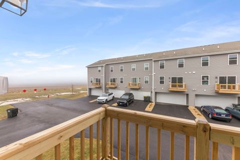 Tiny photo for 1561 Sequoia Way, Pingree Grove, IL 60140 (MLS # 12557955)