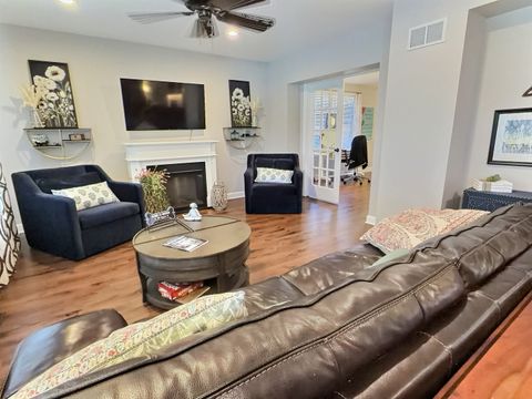 Tiny photo for 10711 S Artesian Avenue, Chicago, IL 60655 (MLS # 12685659)