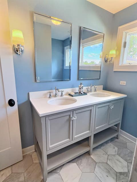 Tiny photo for 10711 S Artesian Avenue, Chicago, IL 60655 (MLS # 12685659)