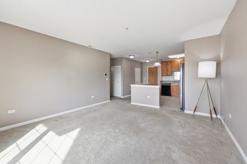 Tiny photo for 14 S Prospect Street #402, Roselle, IL 60172 (MLS # 12587331)