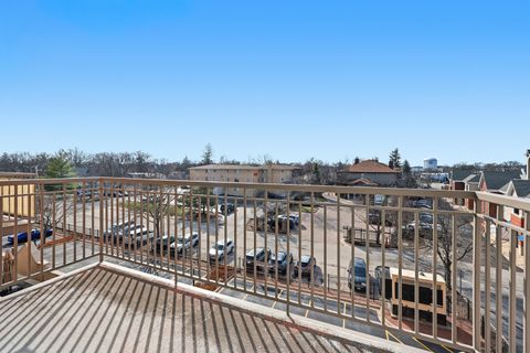 Tiny photo for 14 S Prospect Street #402, Roselle, IL 60172 (MLS # 12587331)