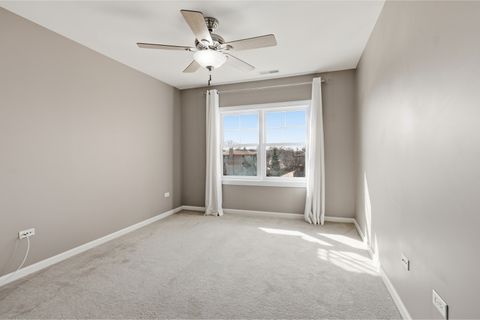 Tiny photo for 14 S Prospect Street #402, Roselle, IL 60172 (MLS # 12587331)