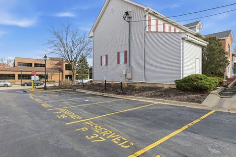 Tiny photo for 14 S Prospect Street #402, Roselle, IL 60172 (MLS # 12587331)