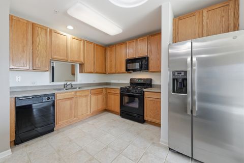 Tiny photo for 14 S Prospect Street #402, Roselle, IL 60172 (MLS # 12587331)