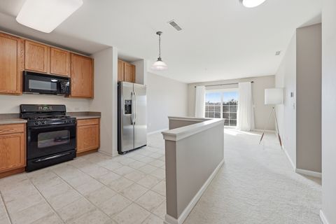 Tiny photo for 14 S Prospect Street #402, Roselle, IL 60172 (MLS # 12587331)