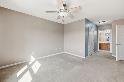 Tiny photo for 14 S Prospect Street #402, Roselle, IL 60172 (MLS # 12587331)
