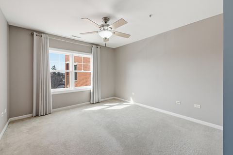 Tiny photo for 14 S Prospect Street #402, Roselle, IL 60172 (MLS # 12587331)