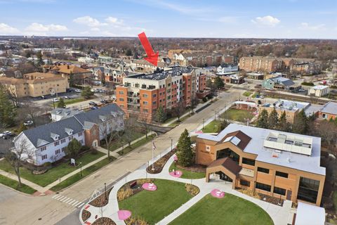 Tiny photo for 14 S Prospect Street #402, Roselle, IL 60172 (MLS # 12587331)