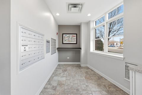 Tiny photo for 14 S Prospect Street #402, Roselle, IL 60172 (MLS # 12587331)