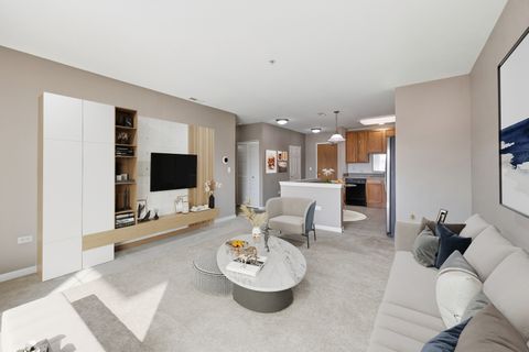 Tiny photo for 14 S Prospect Street #402, Roselle, IL 60172 (MLS # 12587331)