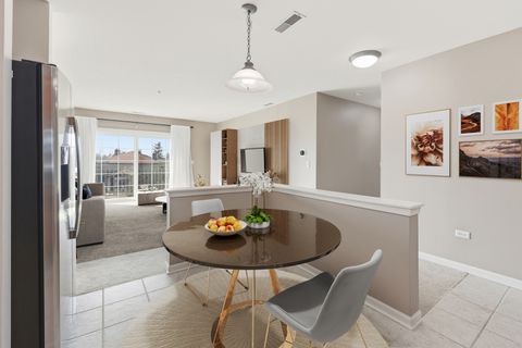 Tiny photo for 14 S Prospect Street #402, Roselle, IL 60172 (MLS # 12587331)