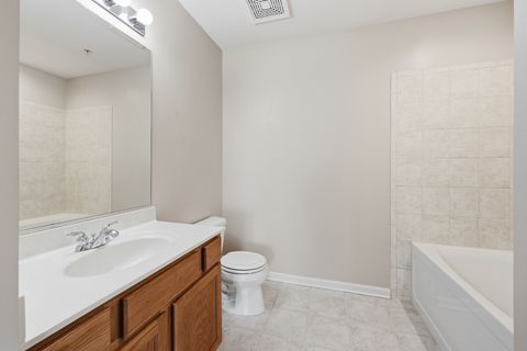 Tiny photo for 14 S Prospect Street #402, Roselle, IL 60172 (MLS # 12587331)