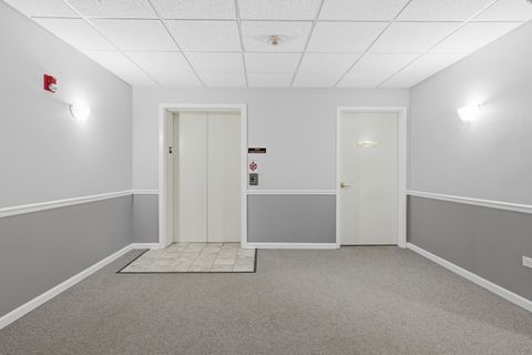 Tiny photo for 14 S Prospect Street #402, Roselle, IL 60172 (MLS # 12587331)