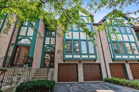 Photo of 933 W Essex Place, Arlington Heights, IL 60004 (MLS # 12735527)