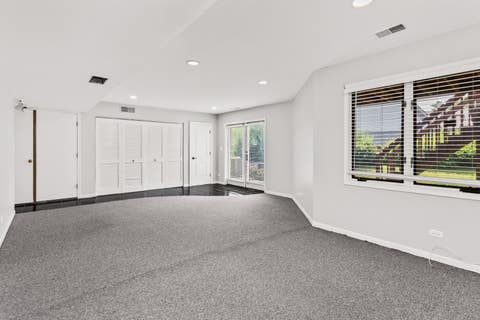 Tiny photo for 933 W Essex Place, Arlington Heights, IL 60004 (MLS # 12735527)