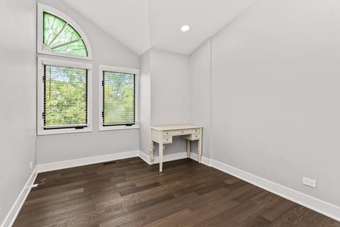 Tiny photo for 933 W Essex Place, Arlington Heights, IL 60004 (MLS # 12735527)