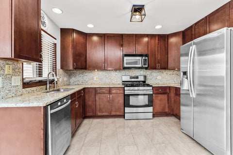 Tiny photo for 933 W Essex Place, Arlington Heights, IL 60004 (MLS # 12735527)