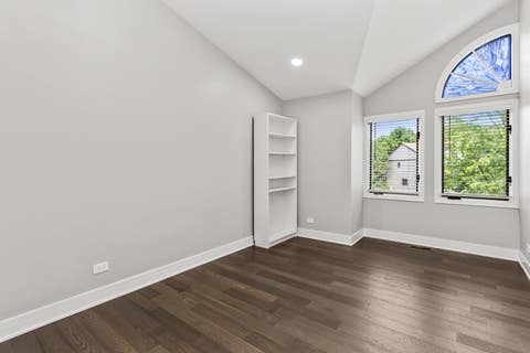 Tiny photo for 933 W Essex Place, Arlington Heights, IL 60004 (MLS # 12735527)
