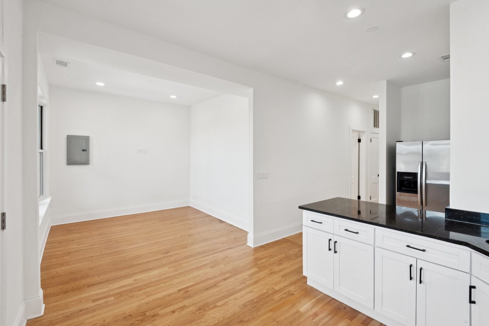 4345 N Lincoln Avenue 3