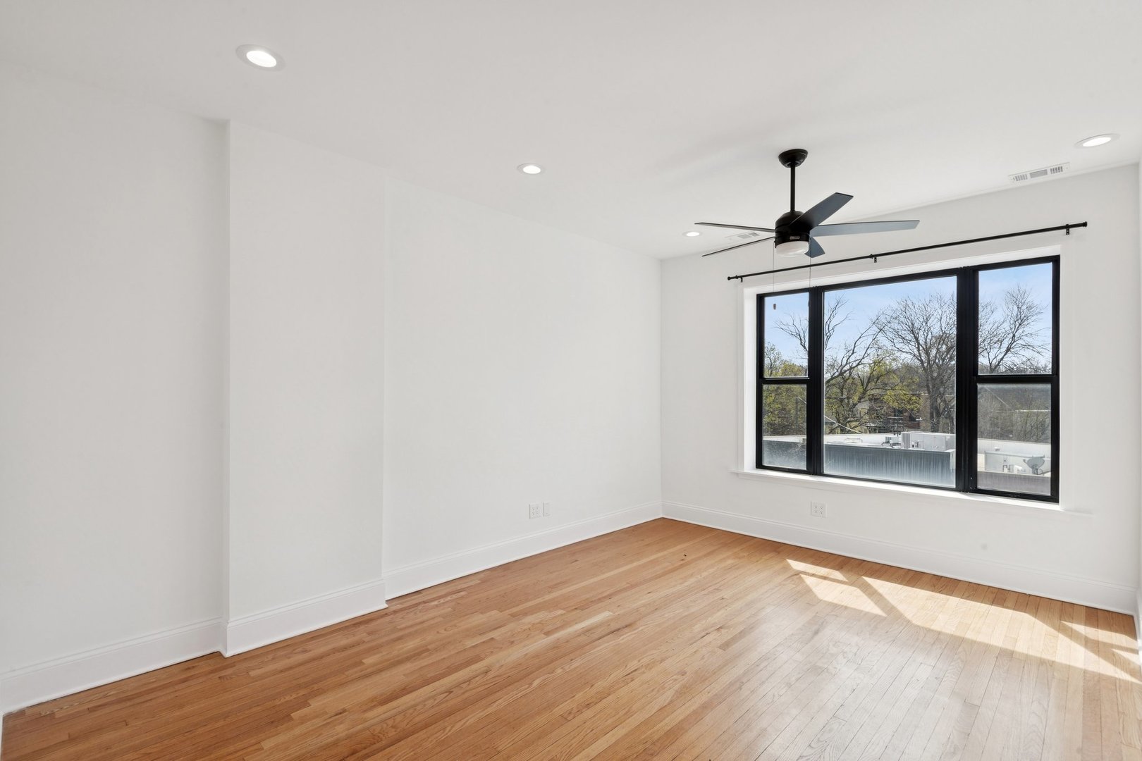 4345 N Lincoln Avenue 3