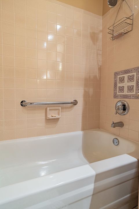 Tiny photo for 3070 Pheasant Creek Drive #201, Northbrook, IL 60062 (MLS # 12381495)