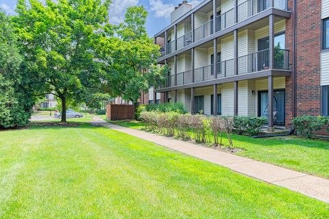 Tiny photo for 3070 Pheasant Creek Drive #201, Northbrook, IL 60062 (MLS # 12381495)