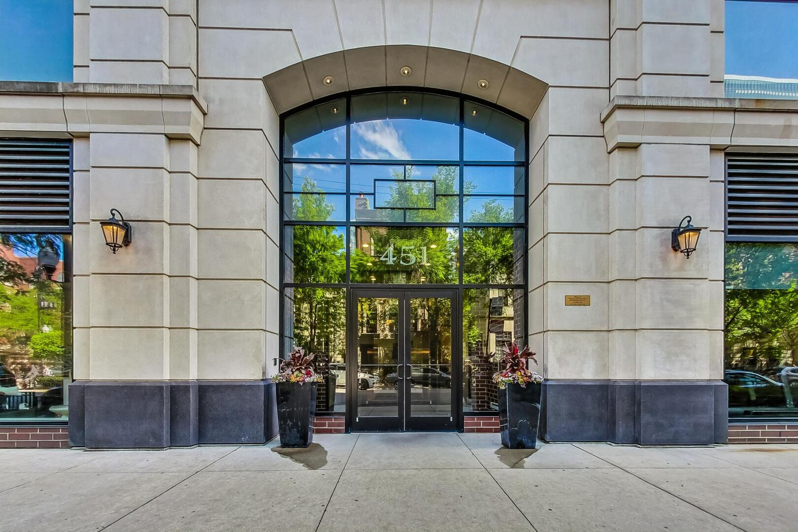 451 W Huron Street 1309