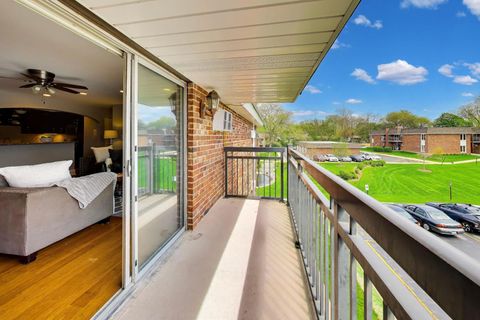 Tiny photo for 3913 Saratoga Avenue #G301, Downers Grove, IL 60515 (MLS # 12623176)