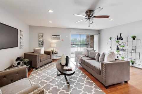 Tiny photo for 3913 Saratoga Avenue #G301, Downers Grove, IL 60515 (MLS # 12623176)