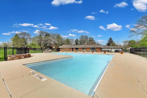 Tiny photo for 3913 Saratoga Avenue #G301, Downers Grove, IL 60515 (MLS # 12623176)