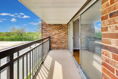 Tiny photo for 3913 Saratoga Avenue #G301, Downers Grove, IL 60515 (MLS # 12623176)