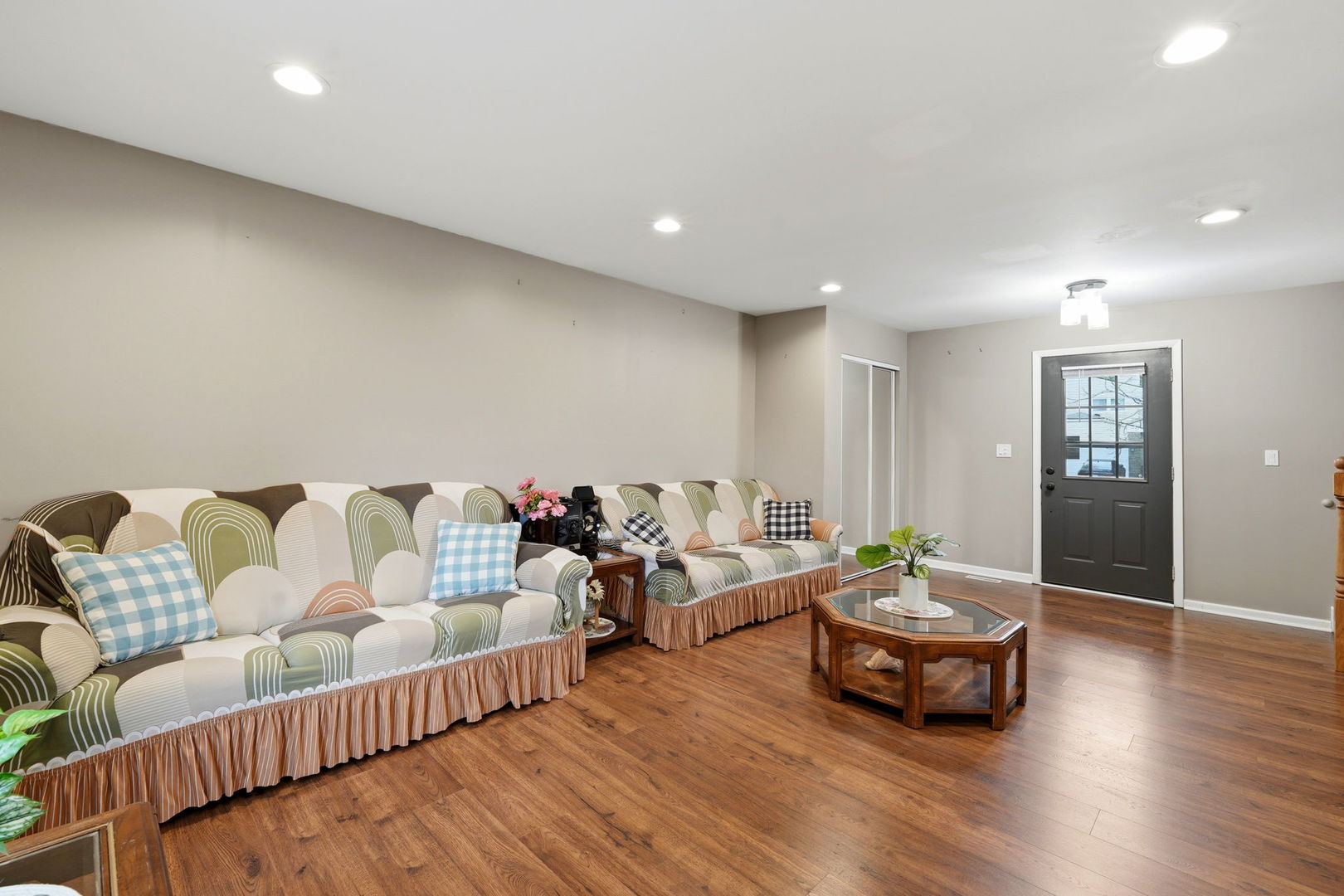 221 E Lakeside Drive