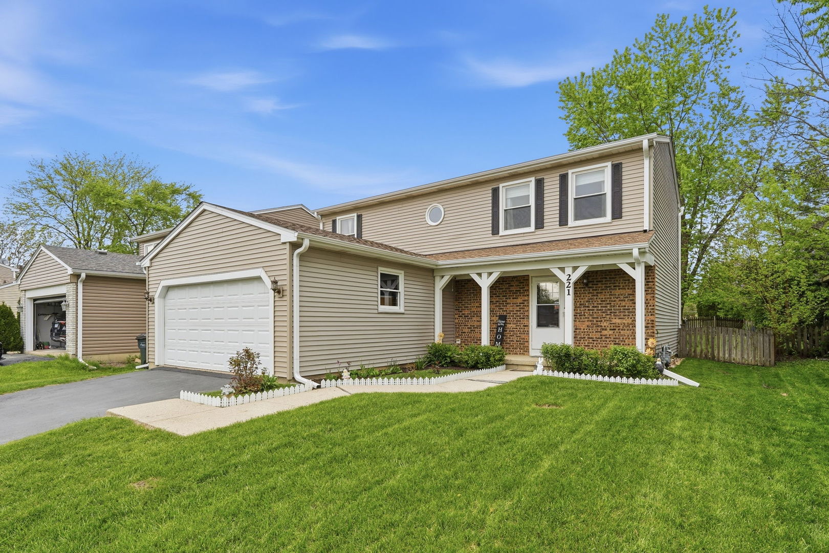 221 E Lakeside Drive