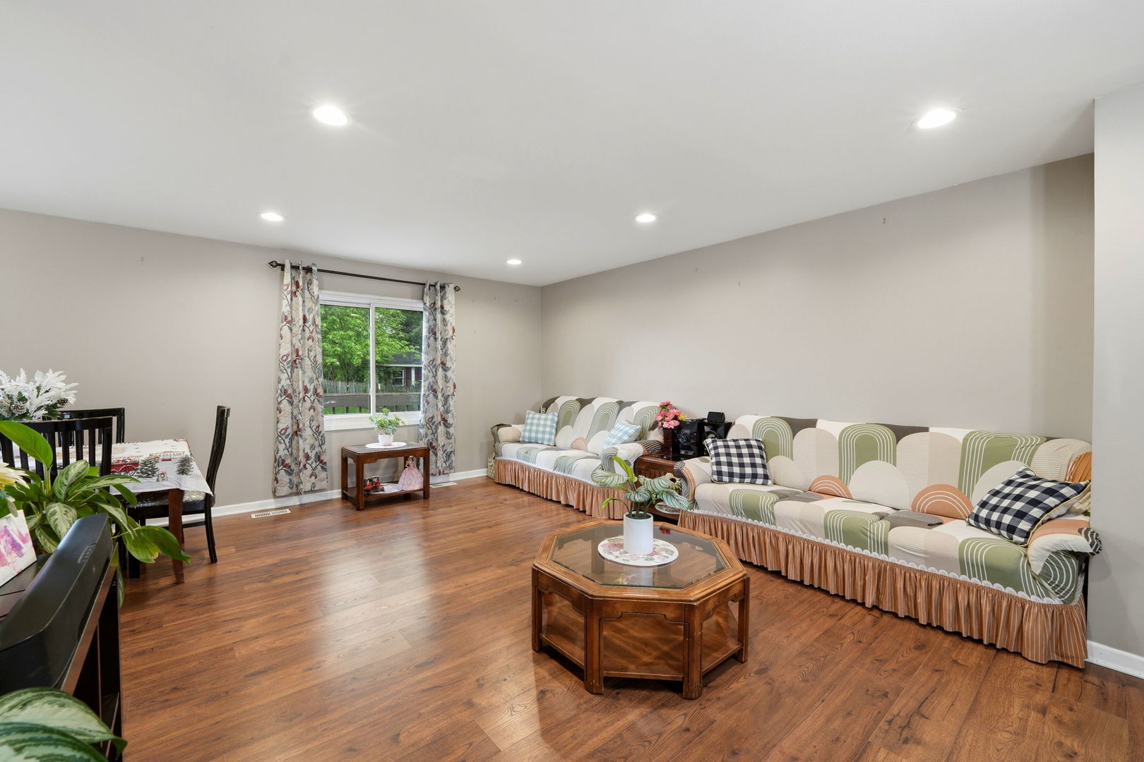 221 E Lakeside Drive