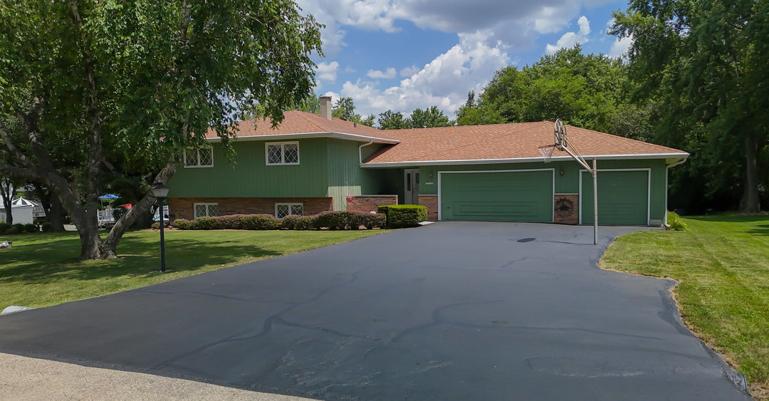 10S125 Springbrook Drive