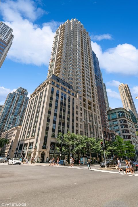 118 E ERIE Street 21D Chicago IL 60611