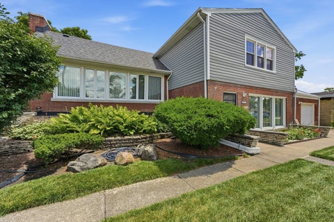 Tiny photo for 9817 Tulley Avenue, Oak Lawn, IL 60453 (MLS # 12733553)
