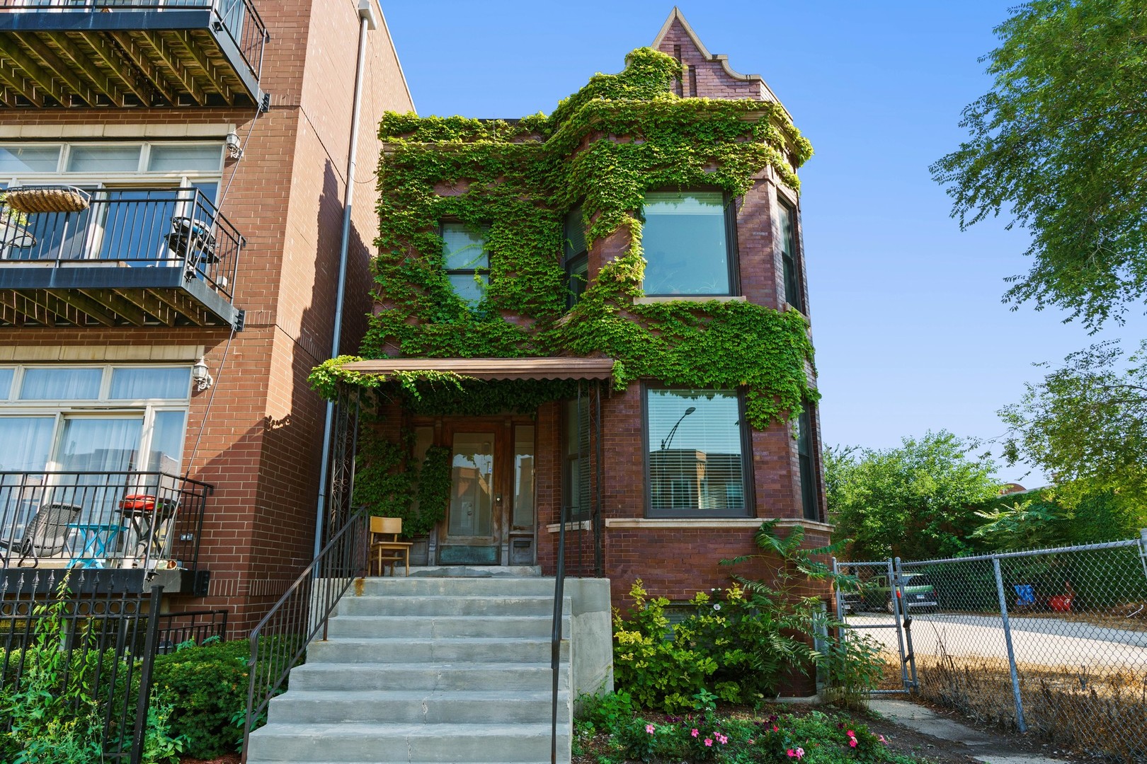 2732 W Belmont Avenue