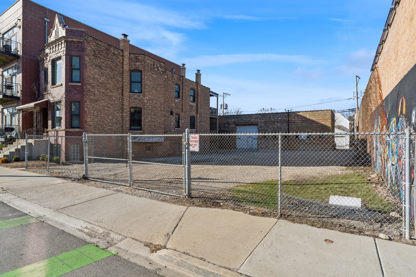 2732 W Belmont Avenue