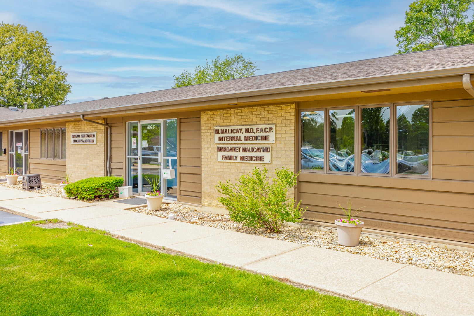 402 W Boughton Road 402A