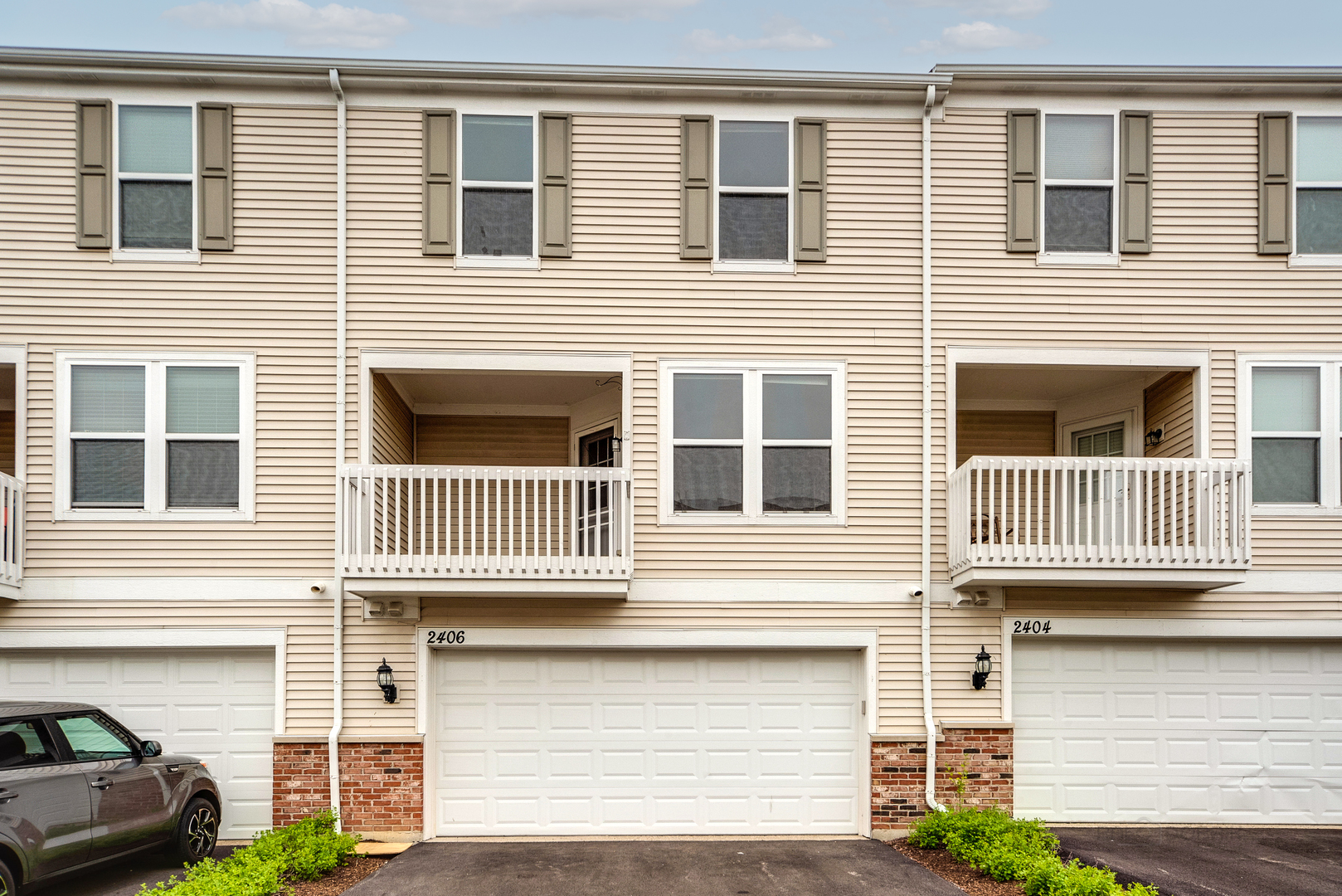 2406 NEUBAUER Circle 14-3