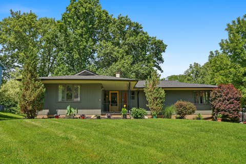 Photo of 2606 Fairhaven Road, Davenport, IA 52803 (MLS # 12685688)