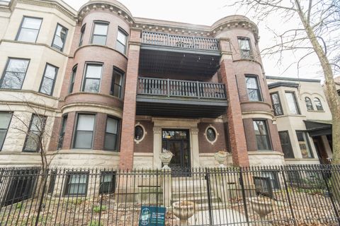 Photo of 829 W Lakeside Place #1W, Chicago, IL 60640 (MLS # 12598298)