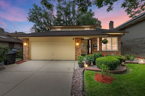 Tiny photo for 9838 S Beverly Avenue, Chicago, IL 60643 (MLS # 12336844)